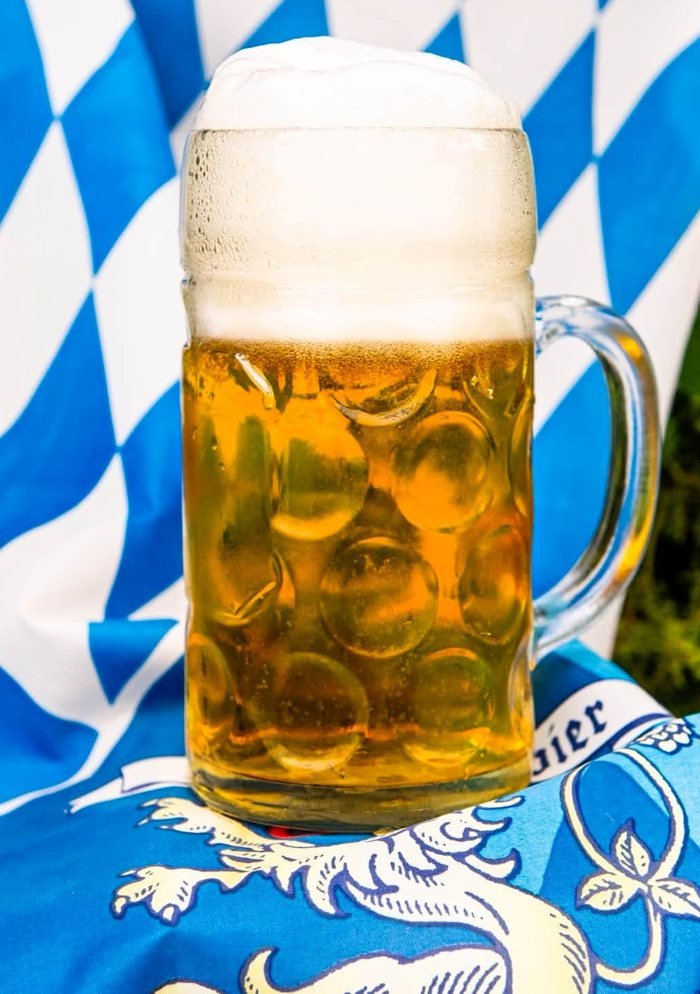 Boccale di birra da un litro con bandiera bavarese