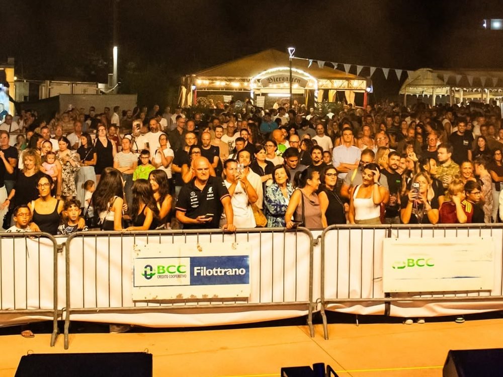 Il pubblico davanti al palco della Festa della Birra Campocavallo