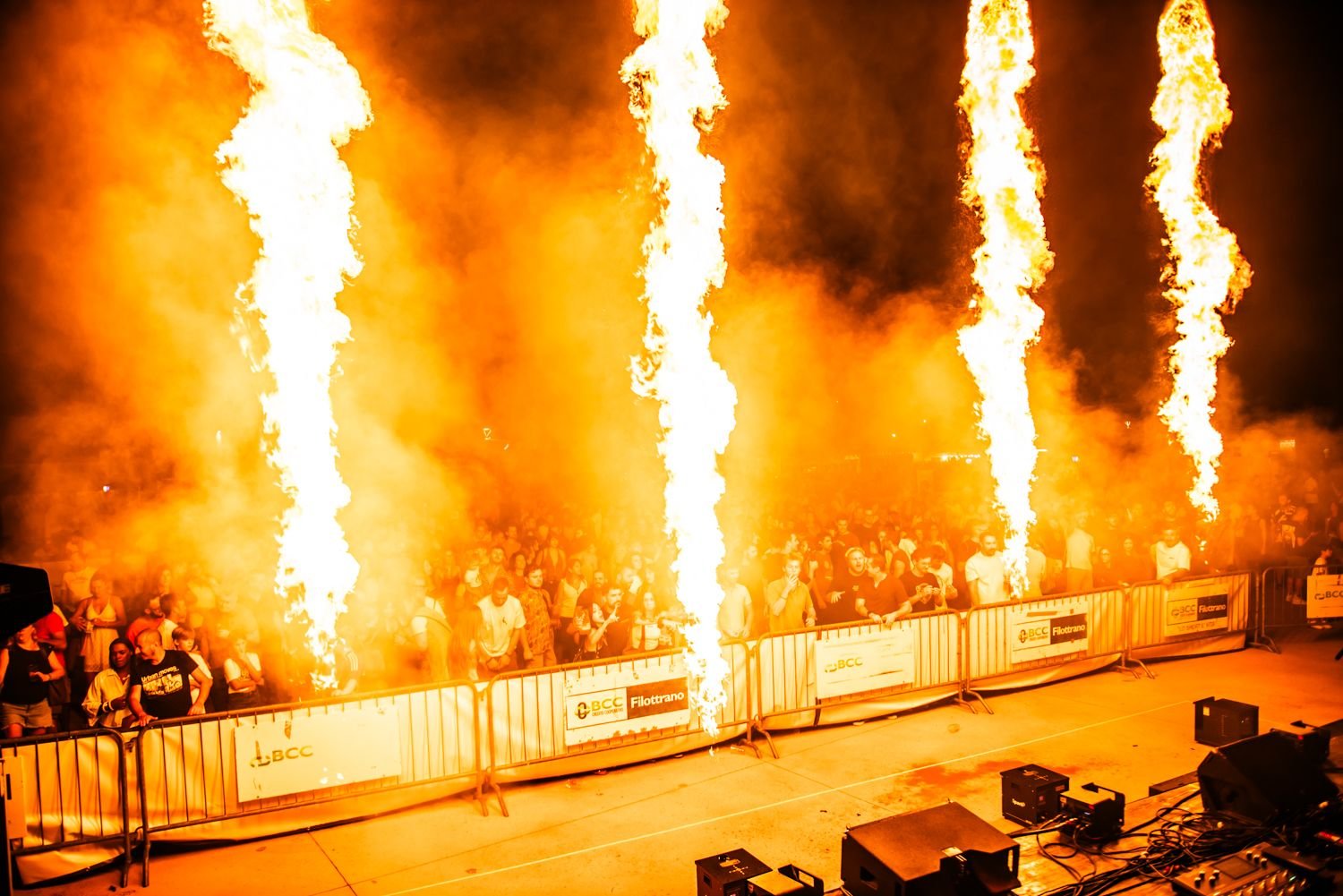 Musica e spettacoli Fiamme sul palco e pubblico ai concerti della Festa della Birra Campocavallo